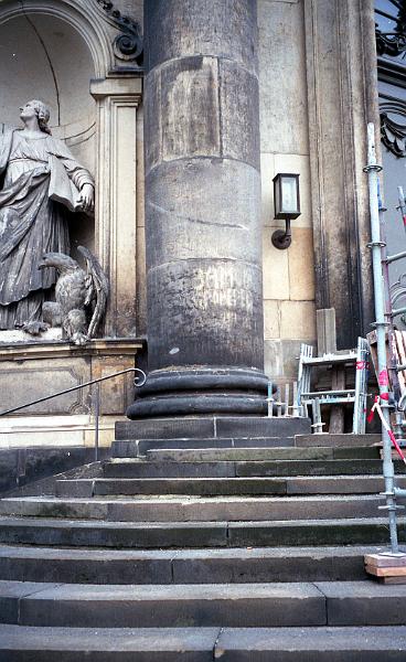 Dresden-Altstadt, Hofkirche Schloßplatz, 16.3.1999 (1).jpg